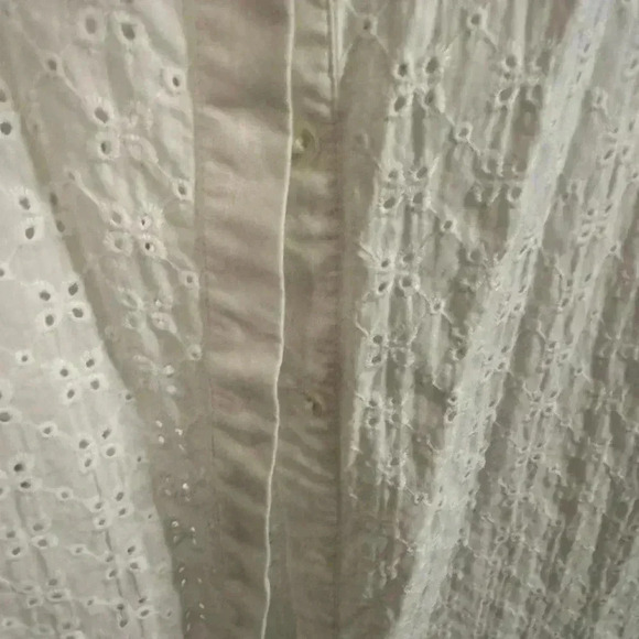 Isaac mizrahi women’s button up white eyelet top w/ tie 3/4 sleeve size medium - Picture 5 of 7